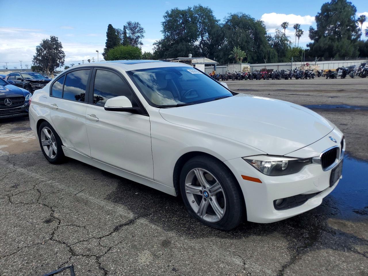 2014 BMW 320 I xDrive - zdjęcie 4