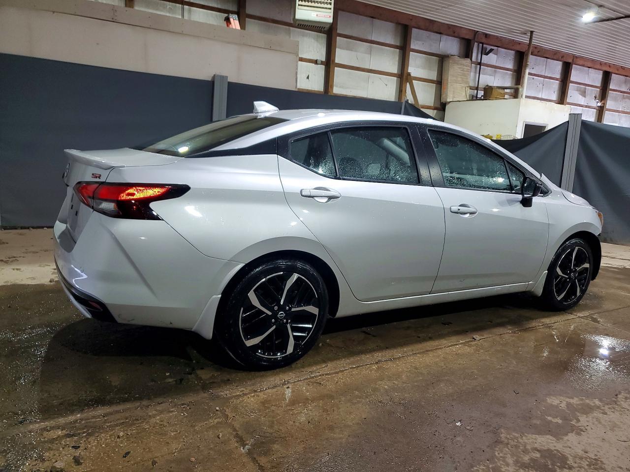 2025 Nissan Versa Sr - zdjęcie 3