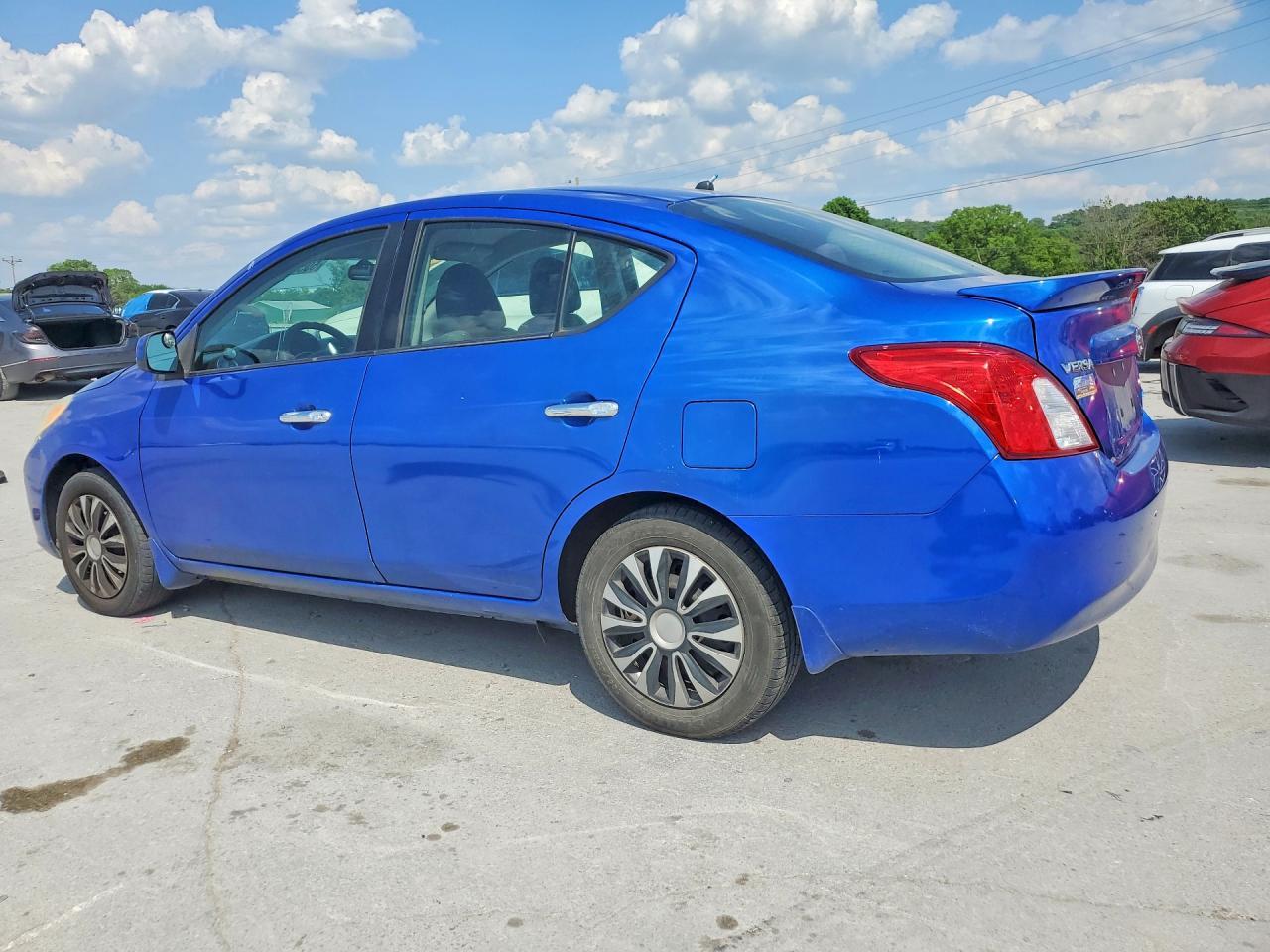 2014 Nissan Versa - zdjęcie 2