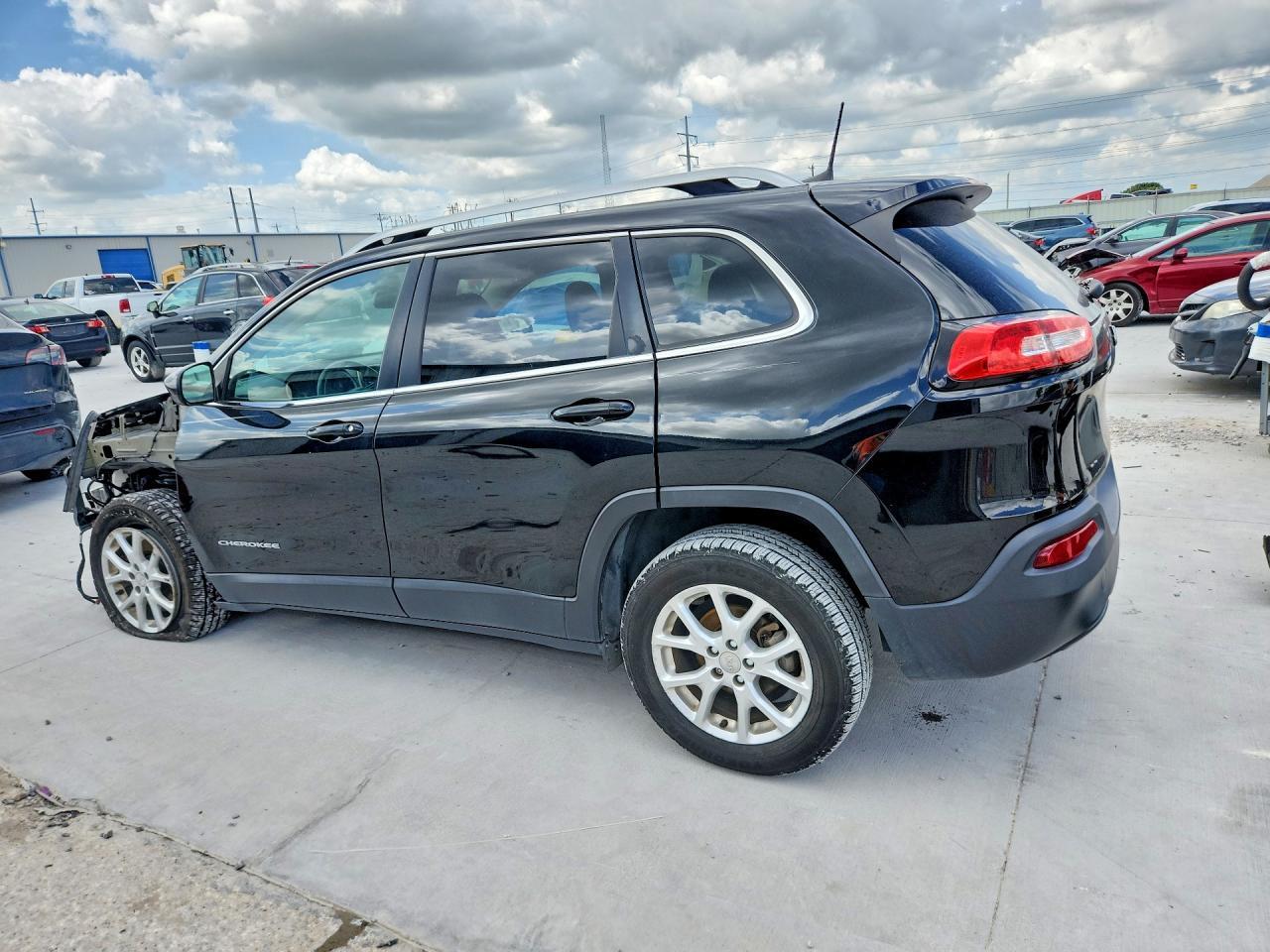 2017 Jeep Cherokee Latitude - zdjęcie 2
