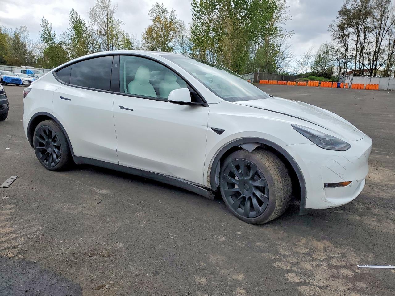 2025 Tesla Model Y - zdjęcie 4