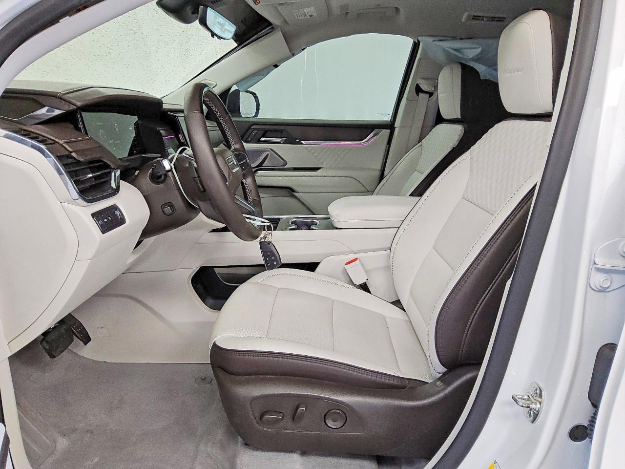 2025 GMC Acadia Denali - zdjęcie 7
