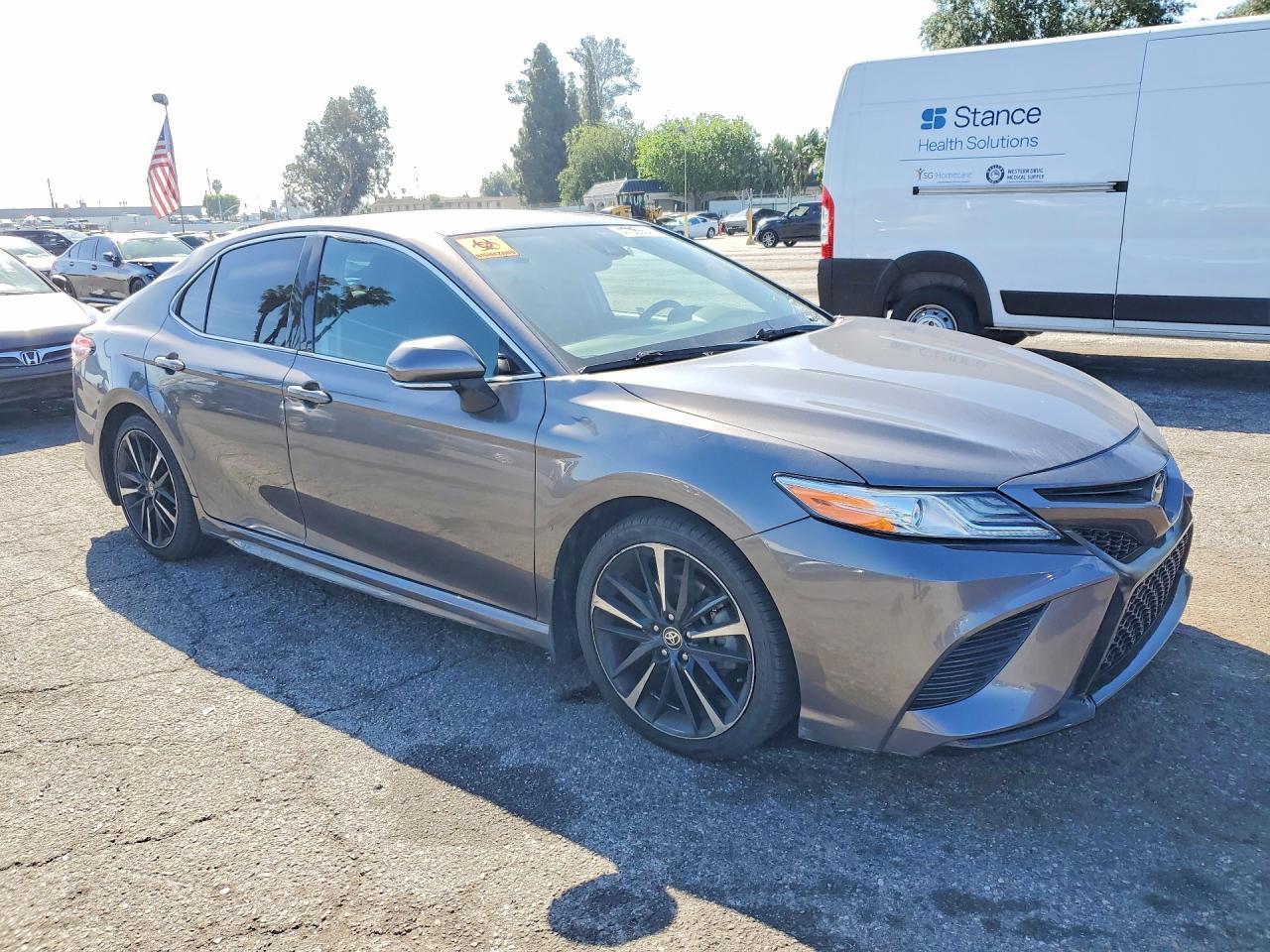 2020 Toyota Camry Xse - zdjęcie 4