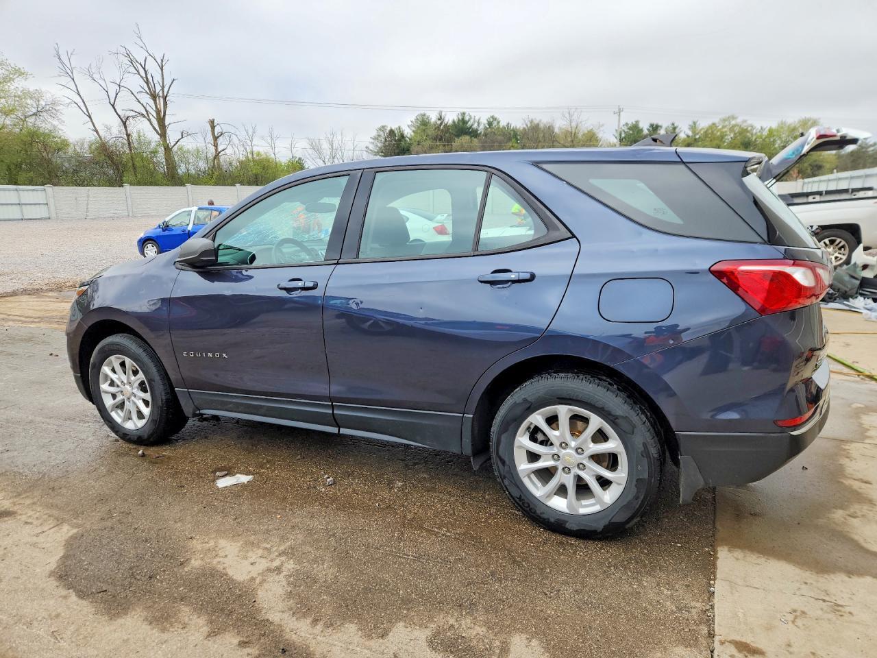 2018 Chevrolet Equinox Ls - zdjęcie 2