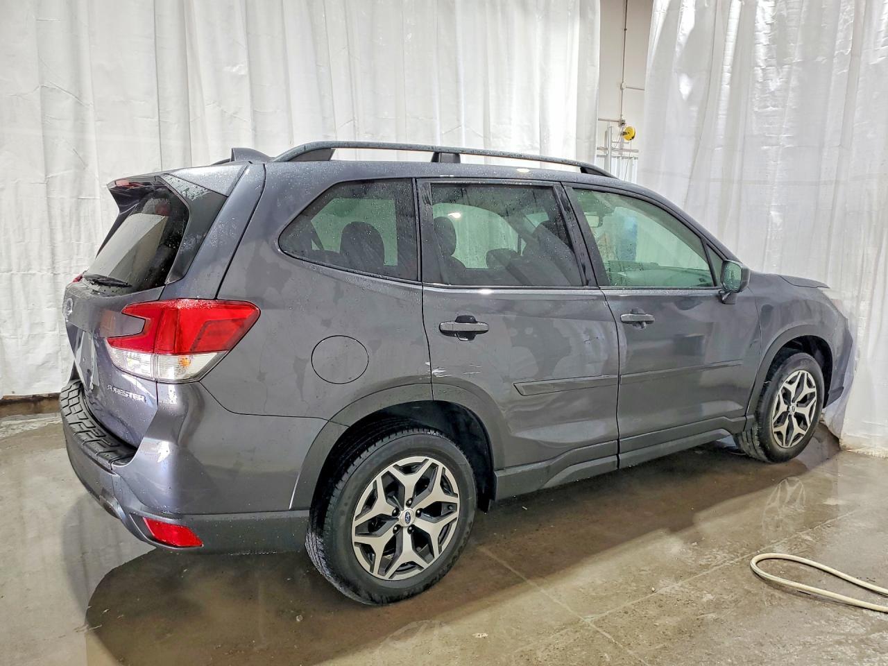 2020 Subaru Forester Premium - zdjęcie 3