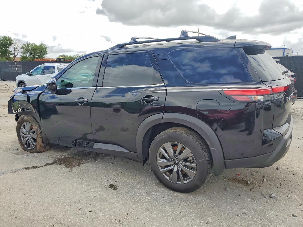 2025 Nissan Pathfinder Sv - zdjęcie 2