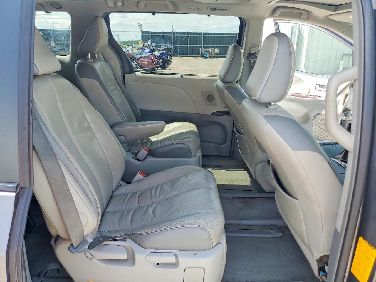 2013 Toyota Sienna Limited 7-Passenger - zdjęcie 11