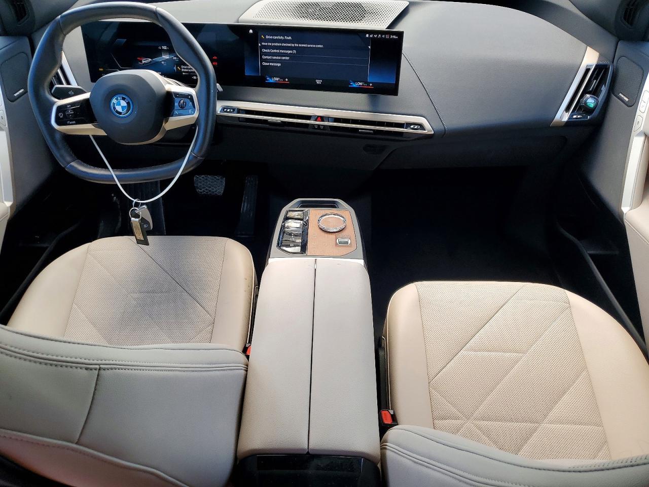 2023 BMW Ix xDrive50 - zdjęcie 8