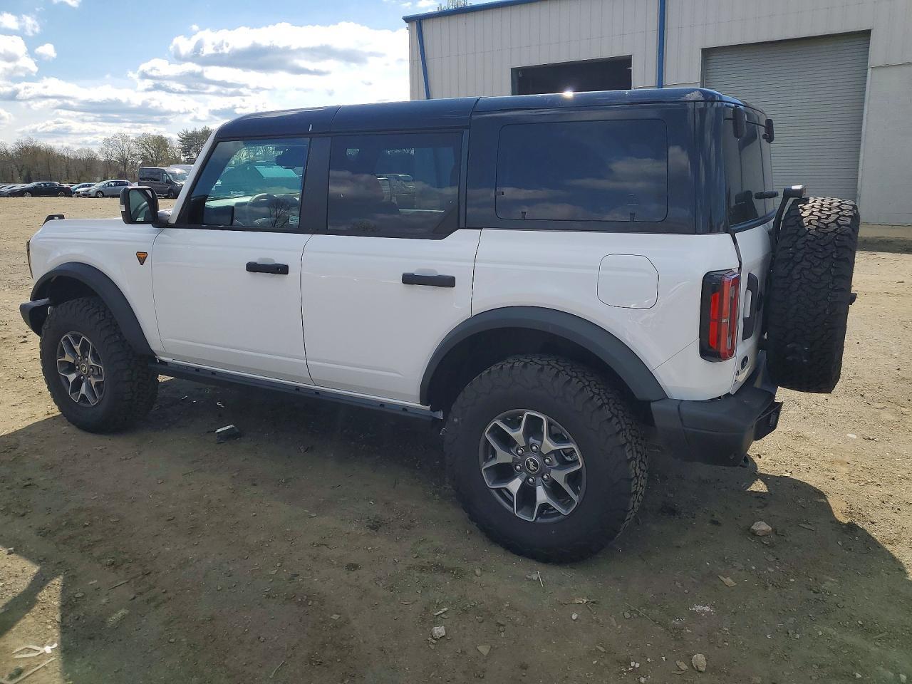 2025 Ford Bronco Badlands - zdjęcie 2