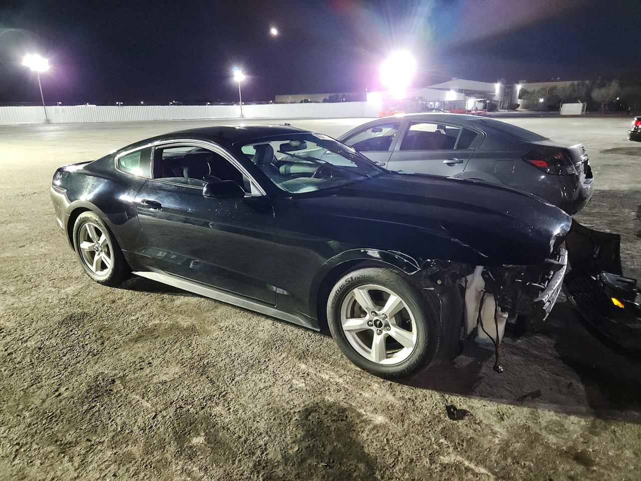 2017 Ford Mustang - zdjęcie 4