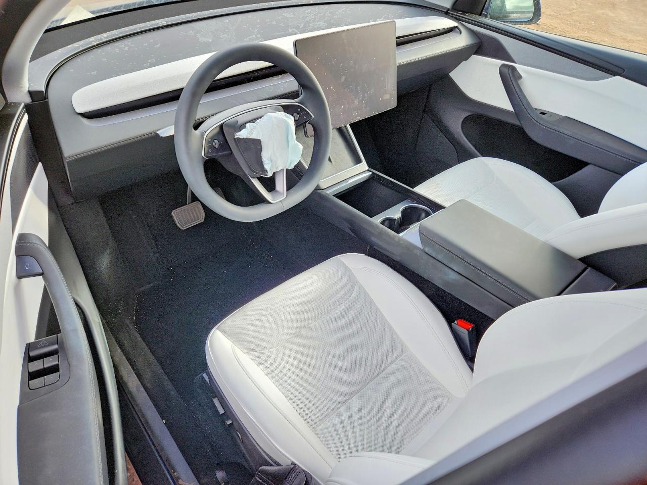 2026 Tesla Model Y - zdjęcie 8