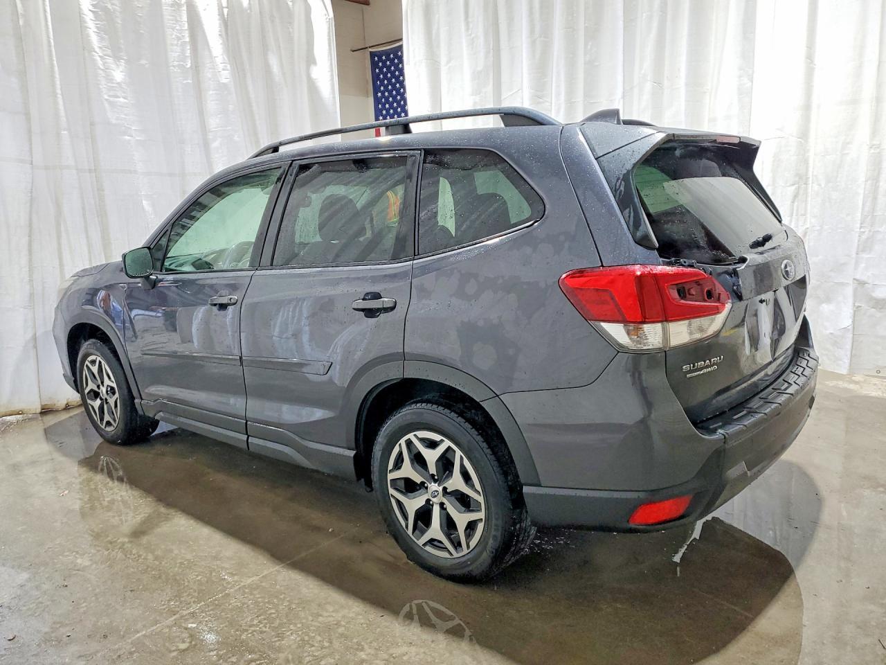 2020 Subaru Forester Premium - zdjęcie 2