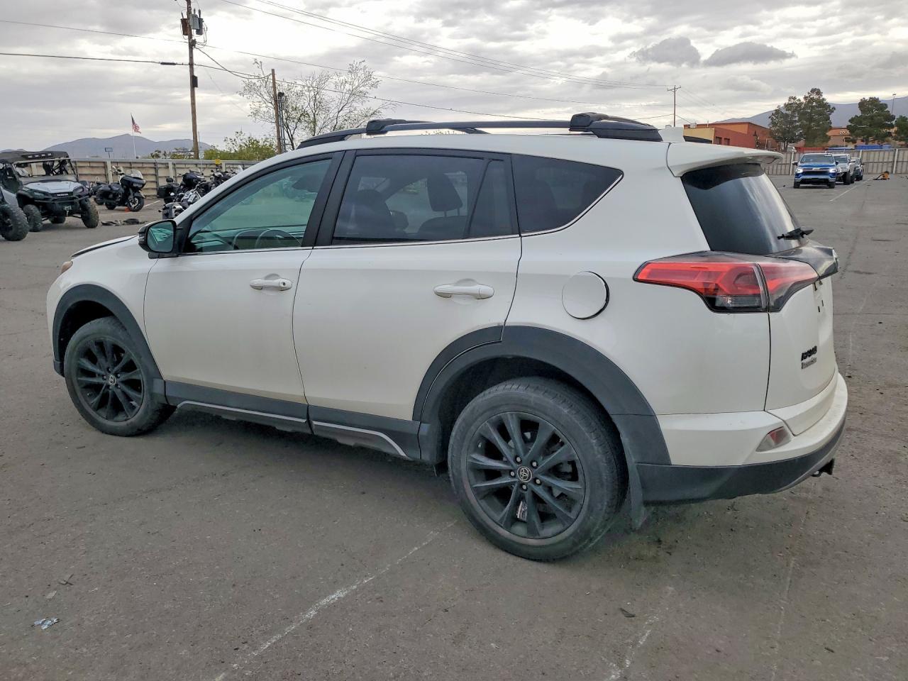 2018 Toyota Rav4 Adventure - zdjęcie 2