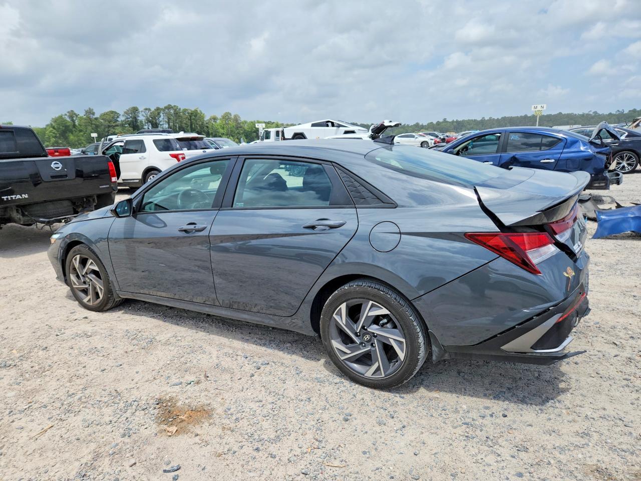 2025 Hyundai Elantra Sel Sport - zdjęcie 2