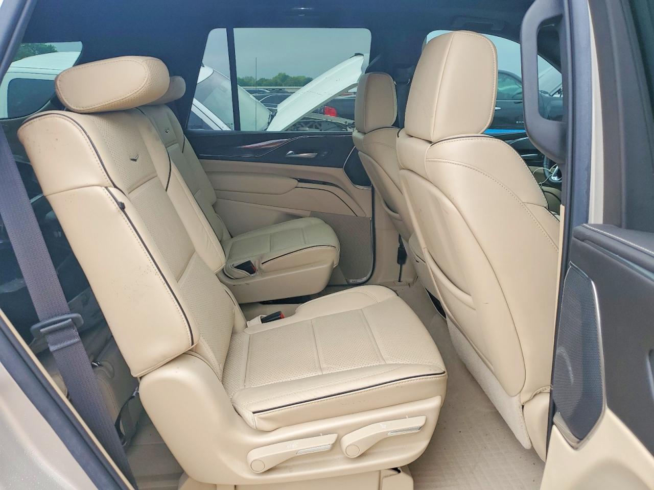 2021 Cadillac Escalade Premium Luxury - zdjęcie 10