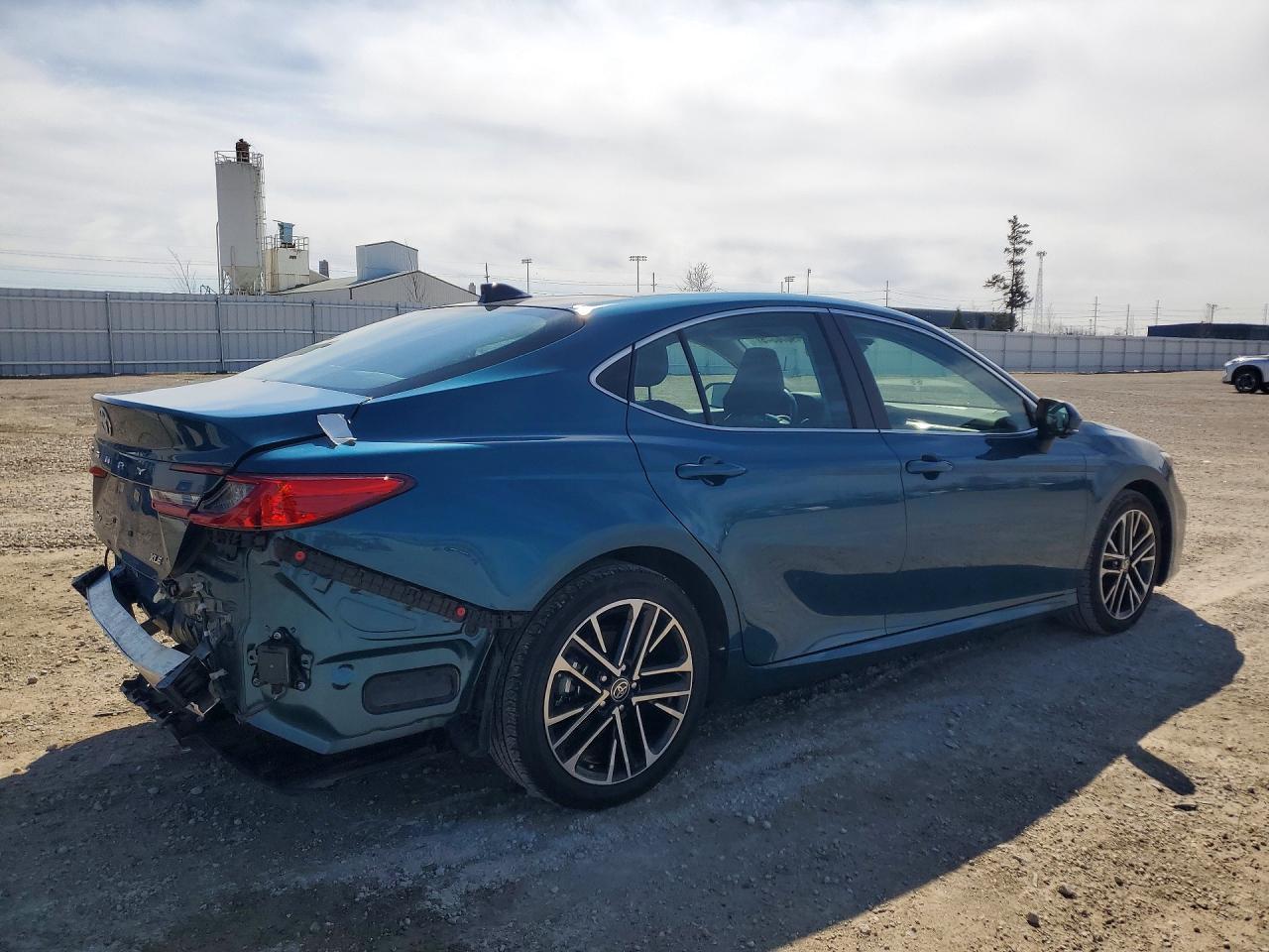 2025 Toyota Camry Xle - zdjęcie 3