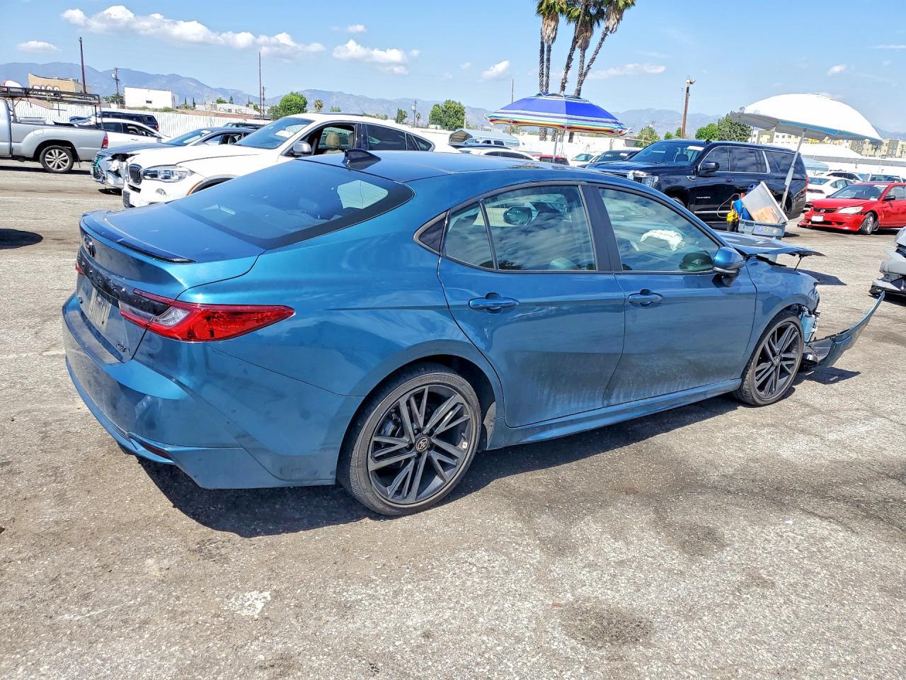 2025 Toyota Camry Xse - zdjęcie 3