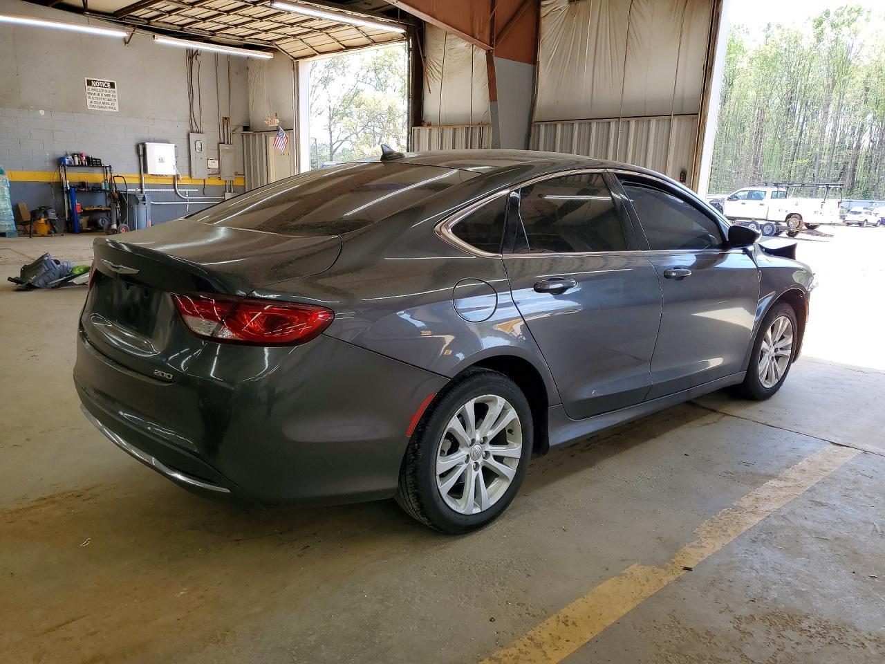2016 Chrysler 200 Limited - zdjęcie 3
