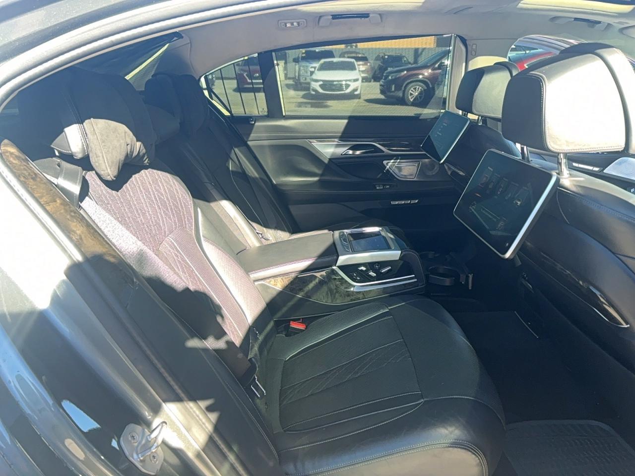 2016 BMW 750 Xi - zdjęcie 6