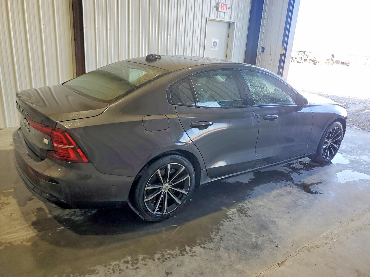 2023 Volvo S60 Plus - zdjęcie 3