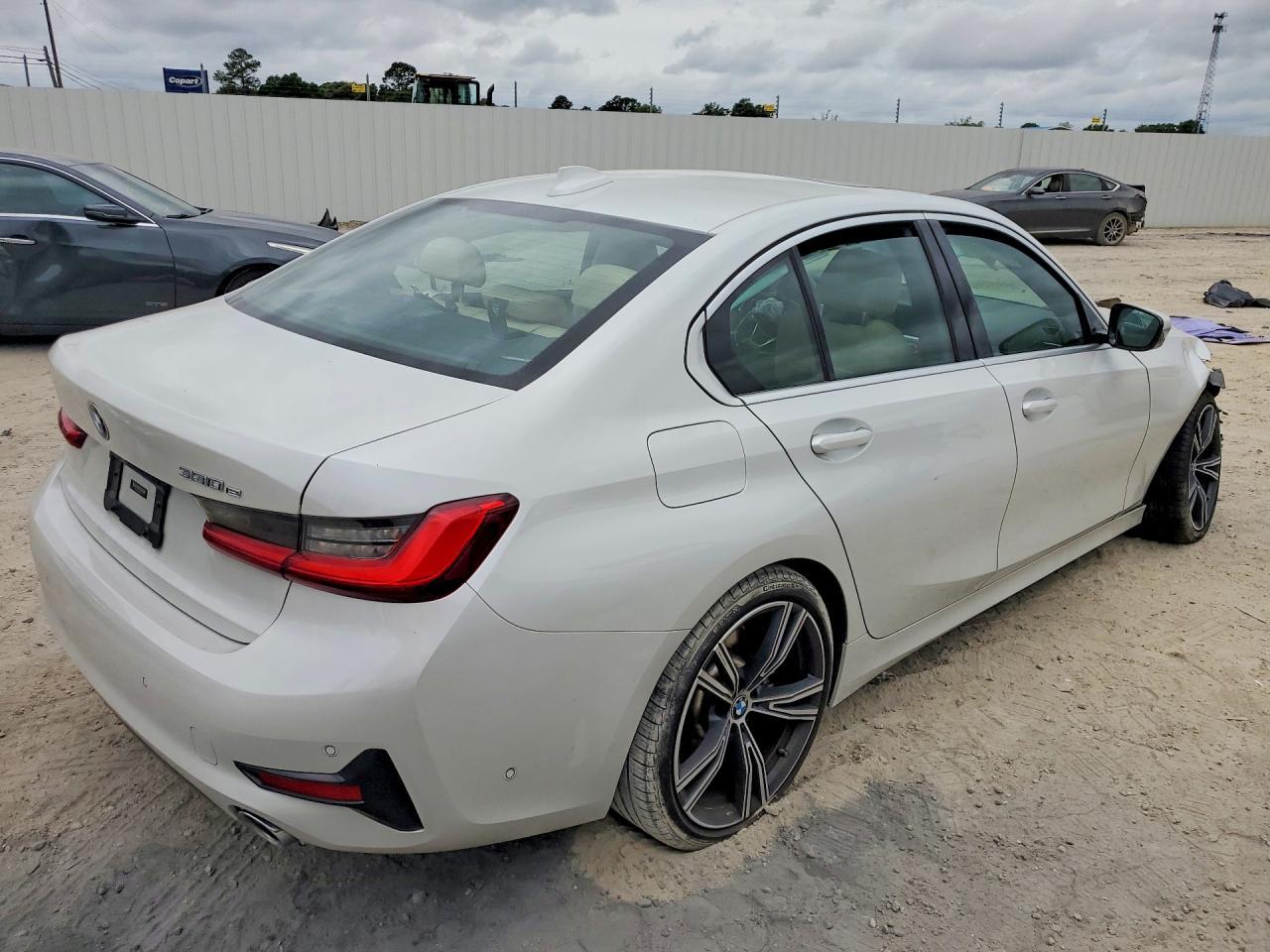 2021 BMW 330E - zdjęcie 3