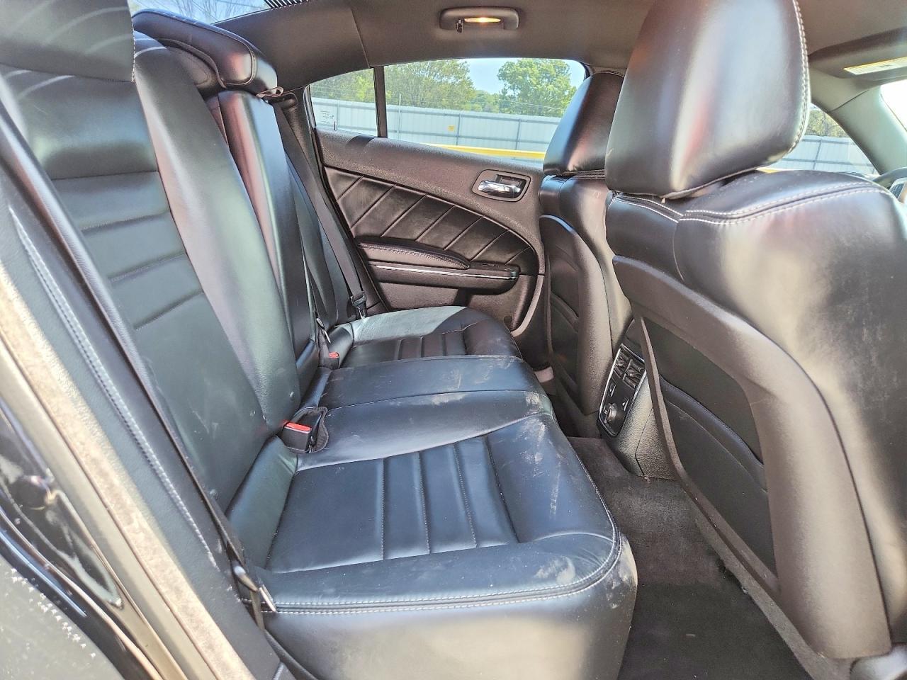 2014 Dodge Charger R - zdjęcie 10