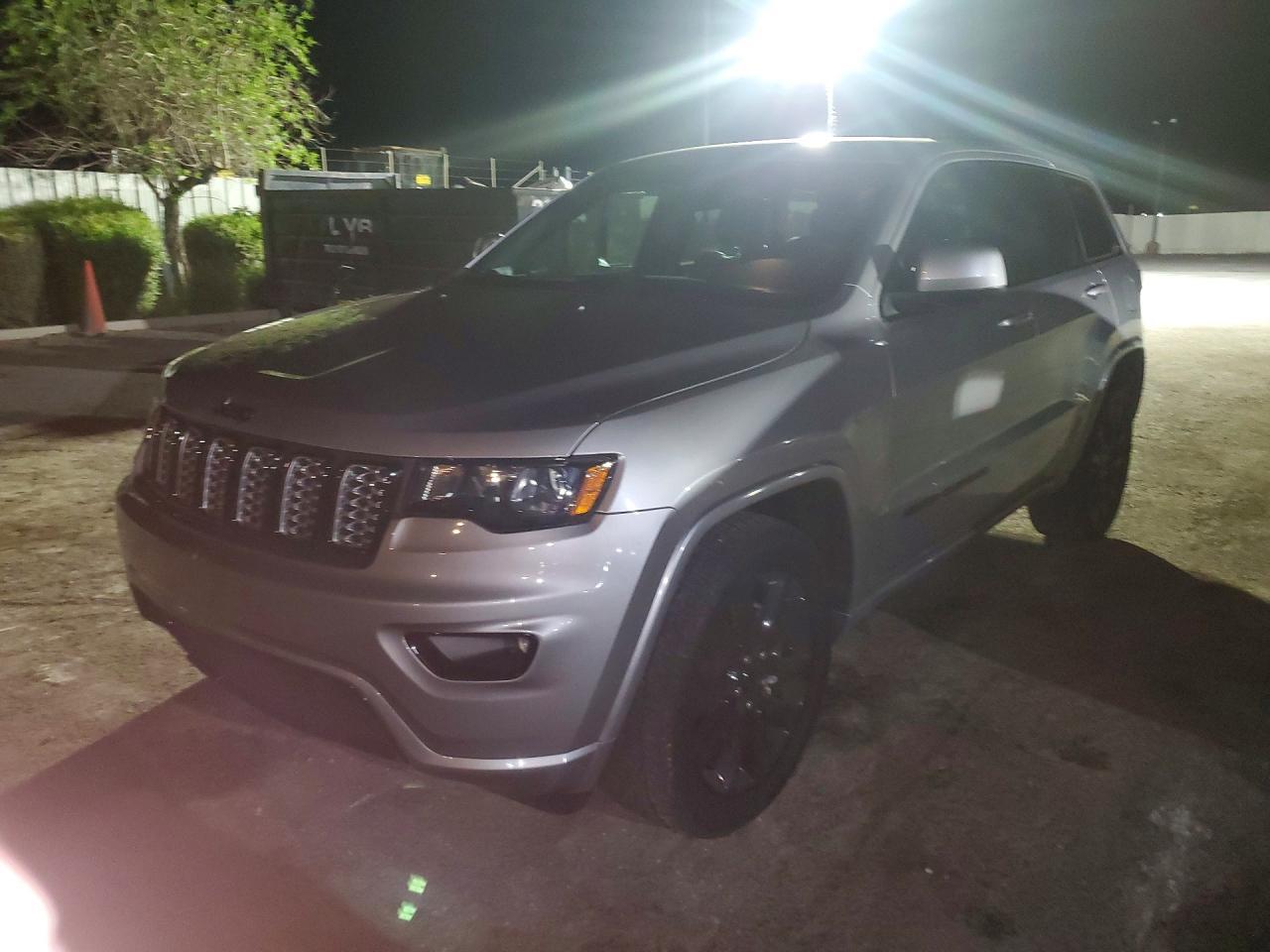 2021 Jeep Grand Cherokee Laredo - zdjęcie główne