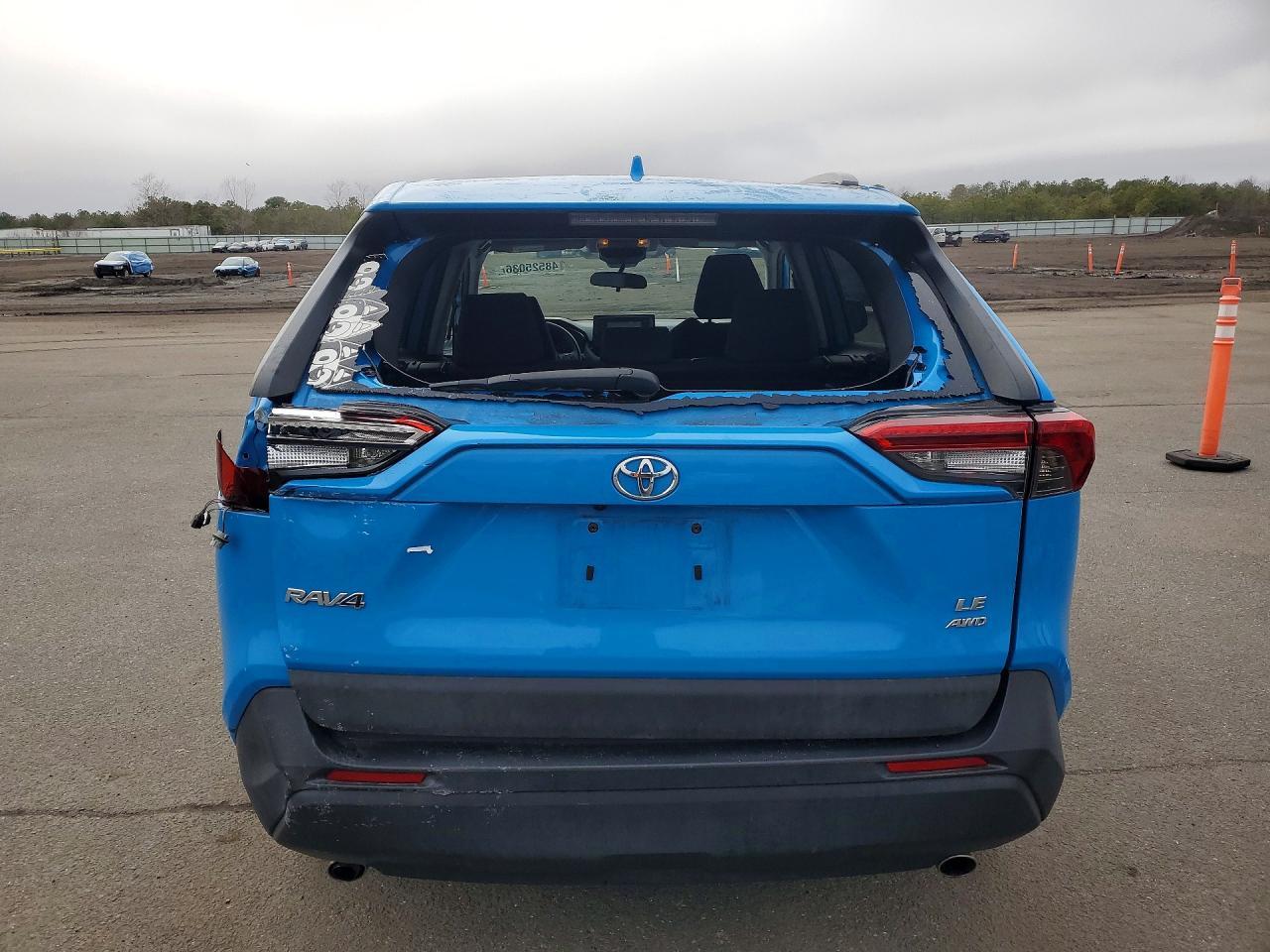 2020 Toyota Rav4 Le - zdjęcie 6