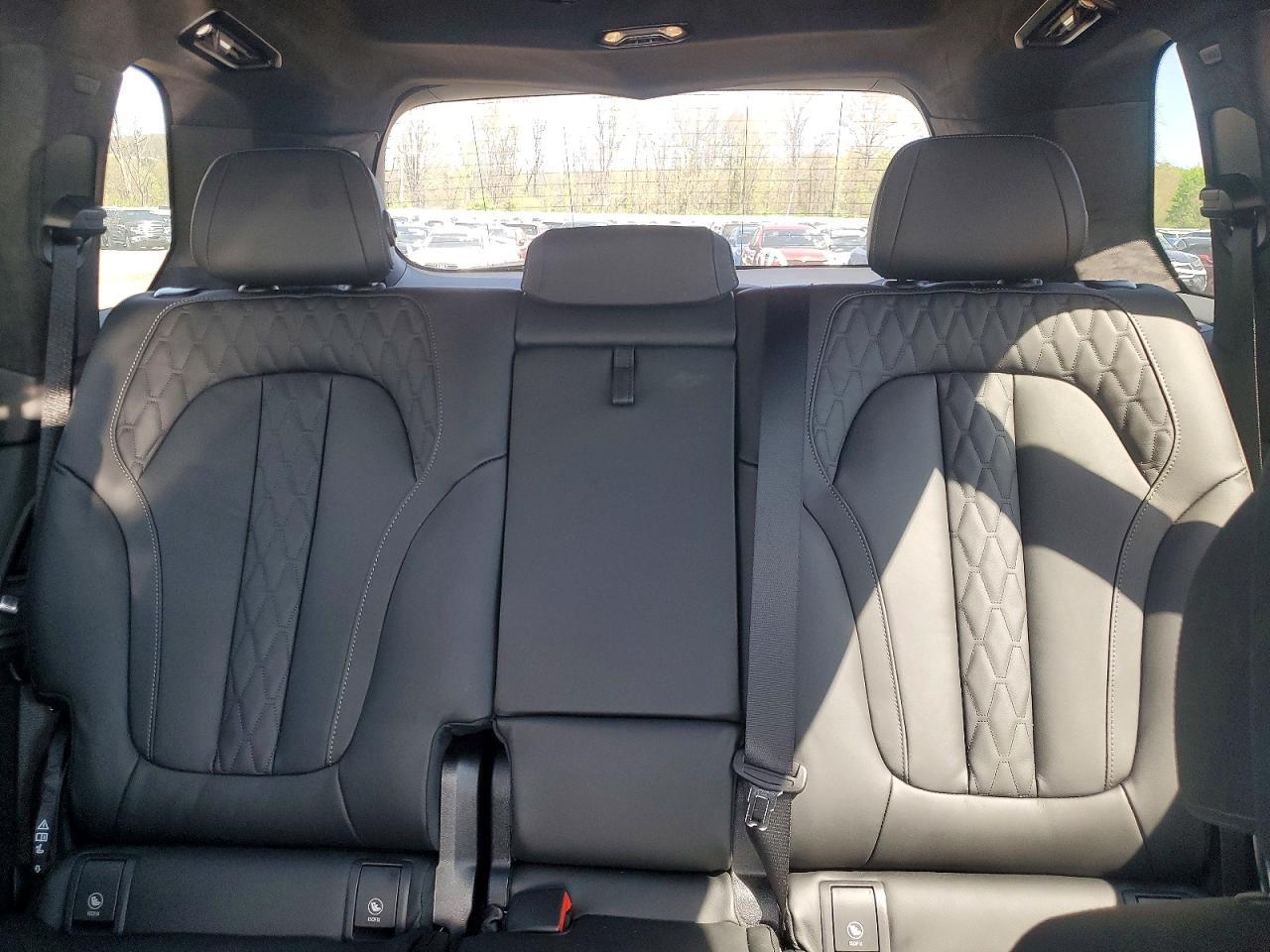 2026 BMW X7 M60I - zdjęcie 10