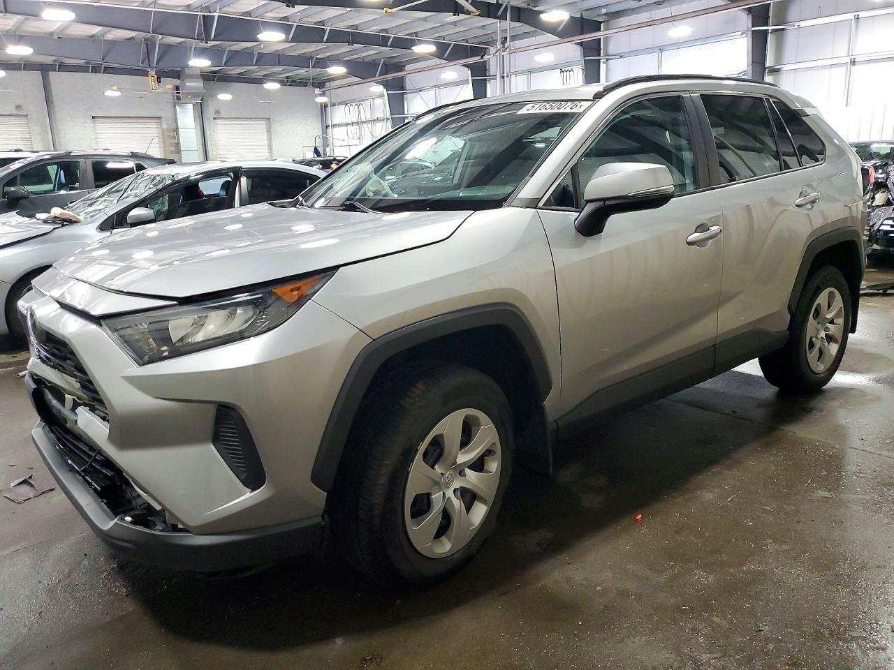 2020 Toyota Rav4 Le - zdjęcie główne