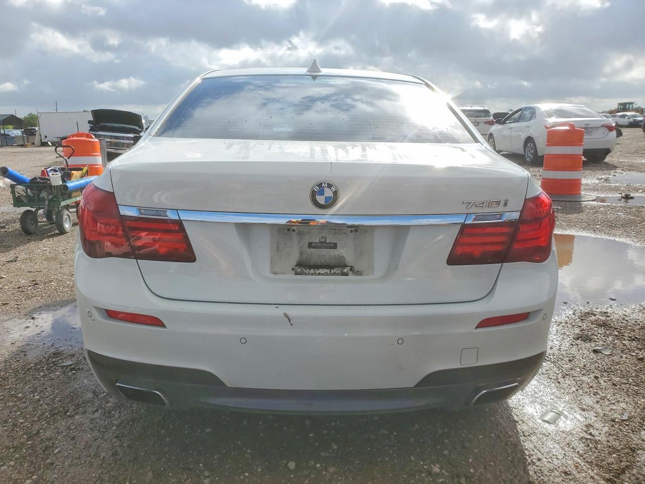2014 BMW 740 I - zdjęcie 6