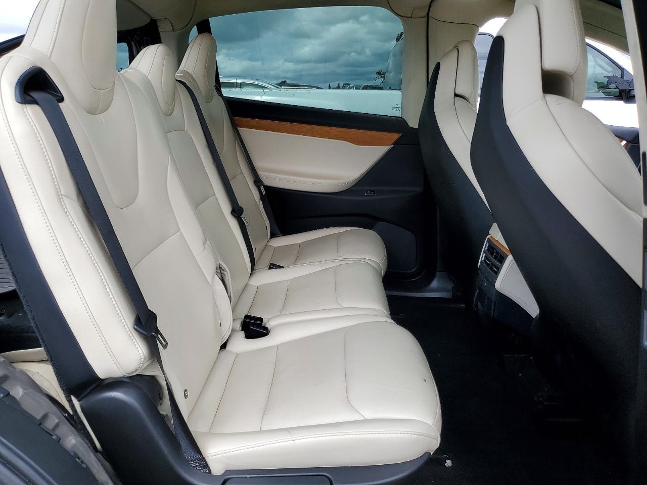 2019 Tesla Model X - zdjęcie 11