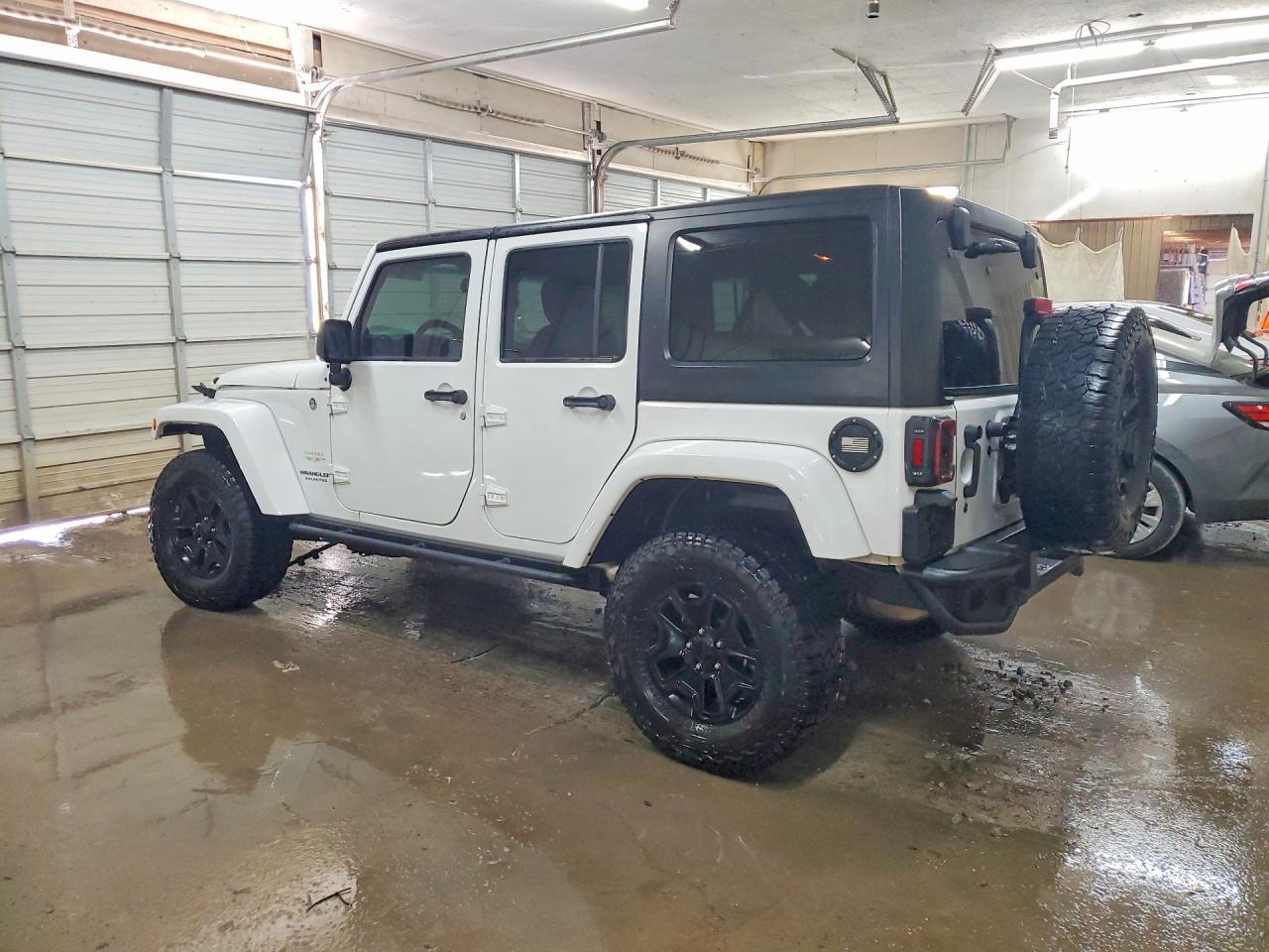 2013 Jeep Wrangler Unlimited Sahara - zdjęcie 2