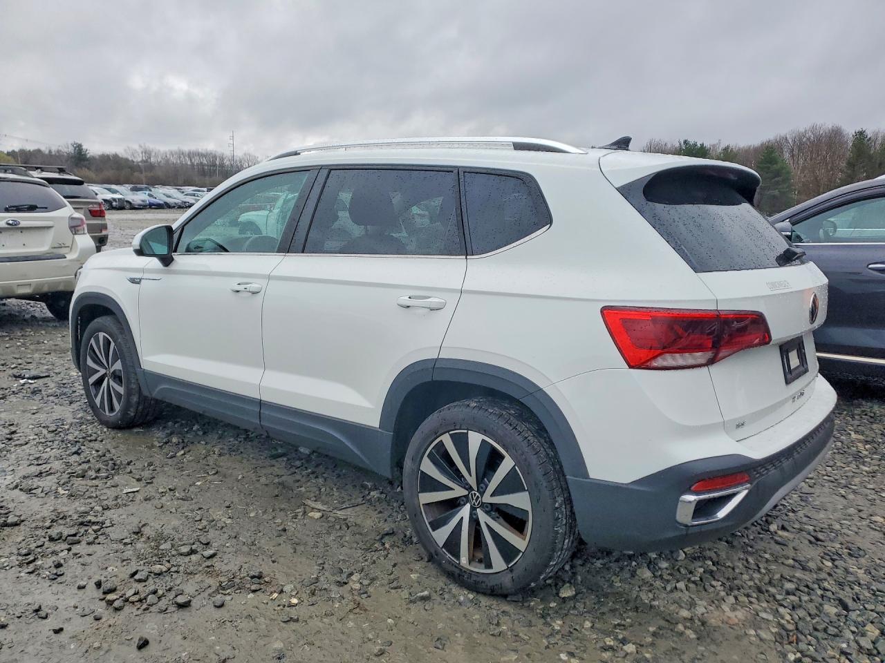 2022 Volkswagen Taos Se Iq Drive - zdjęcie 2
