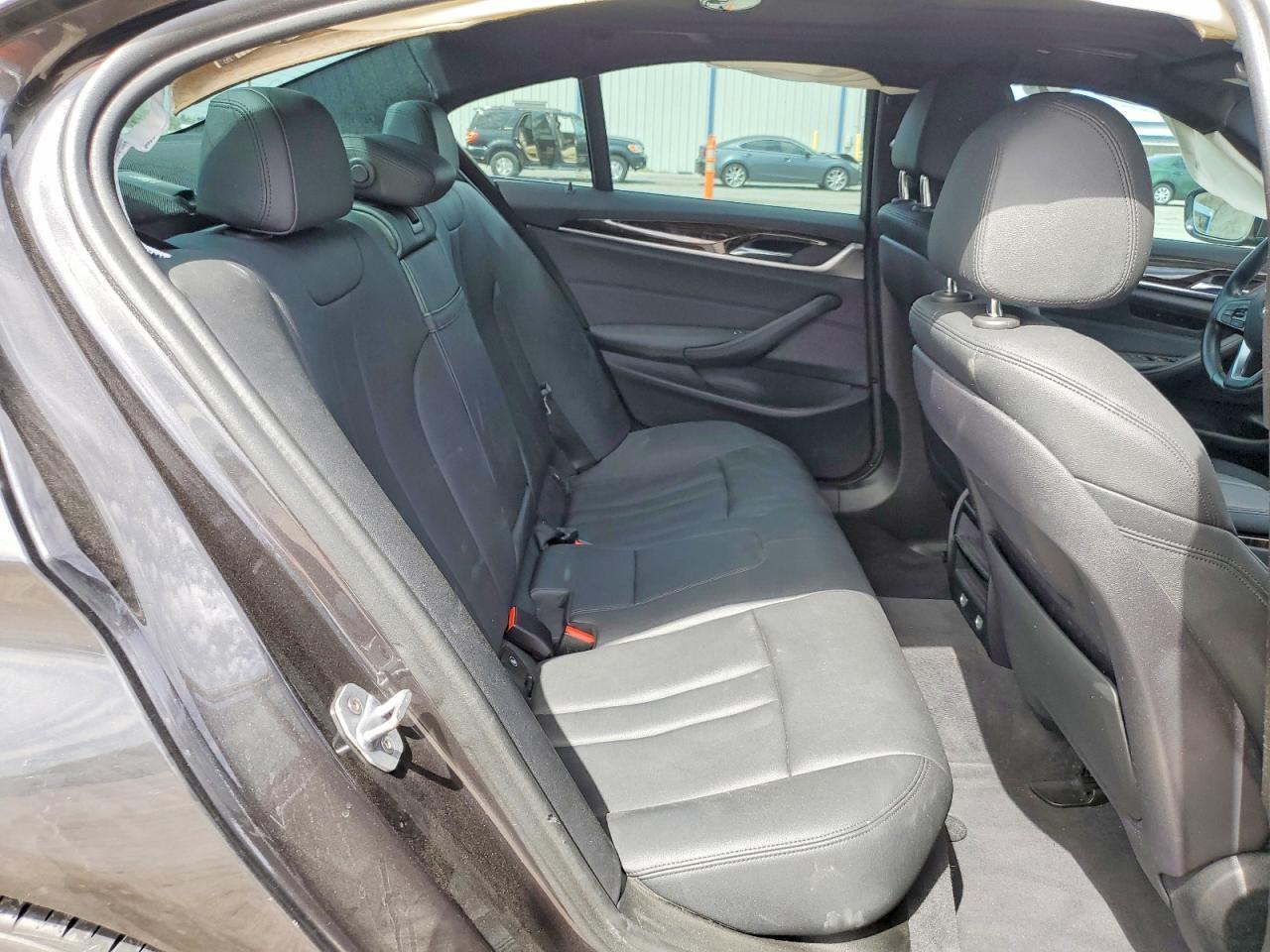 2019 BMW 530E - zdjęcie 10