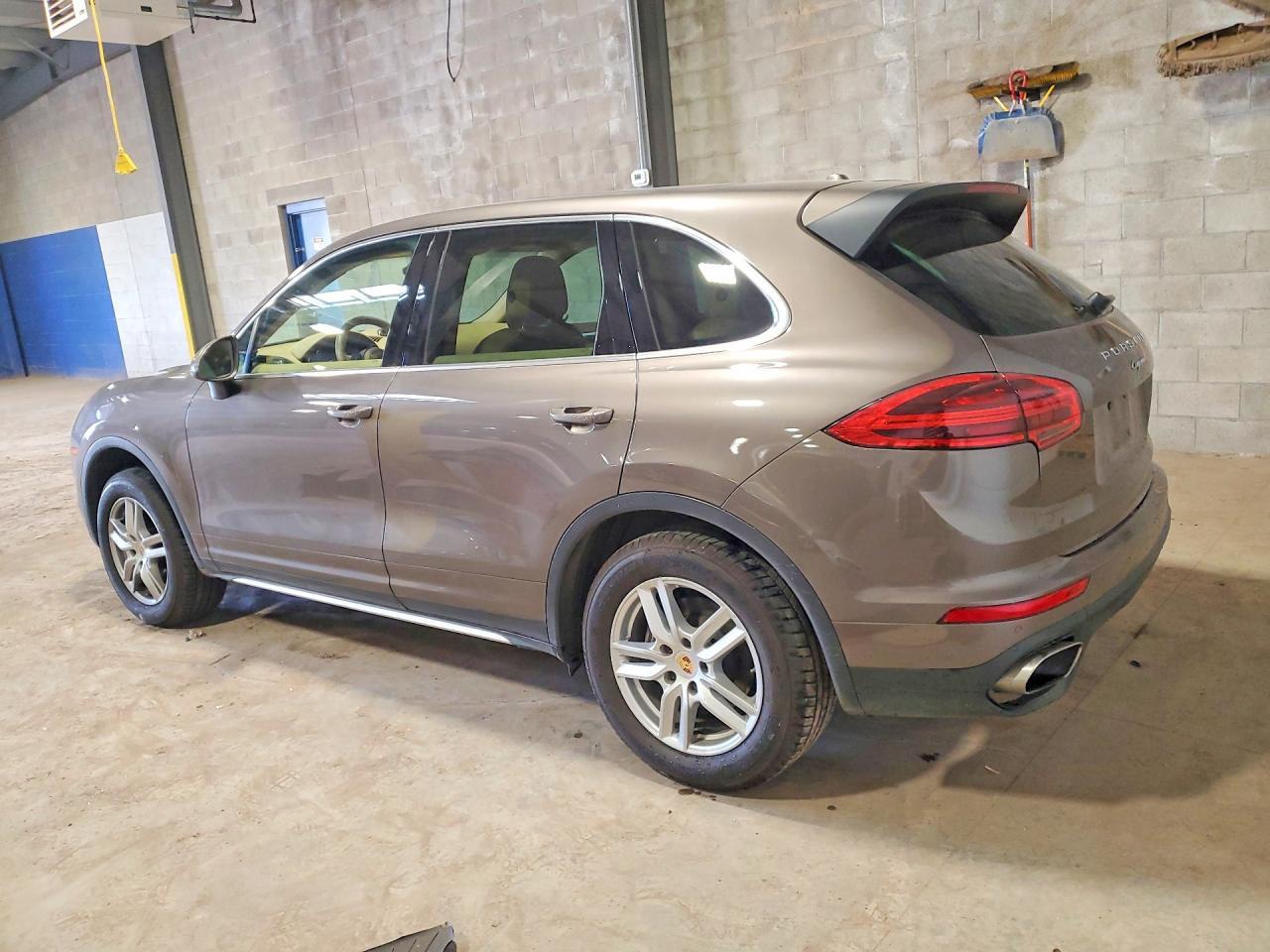 2016 Porsche Cayenne - zdjęcie 2