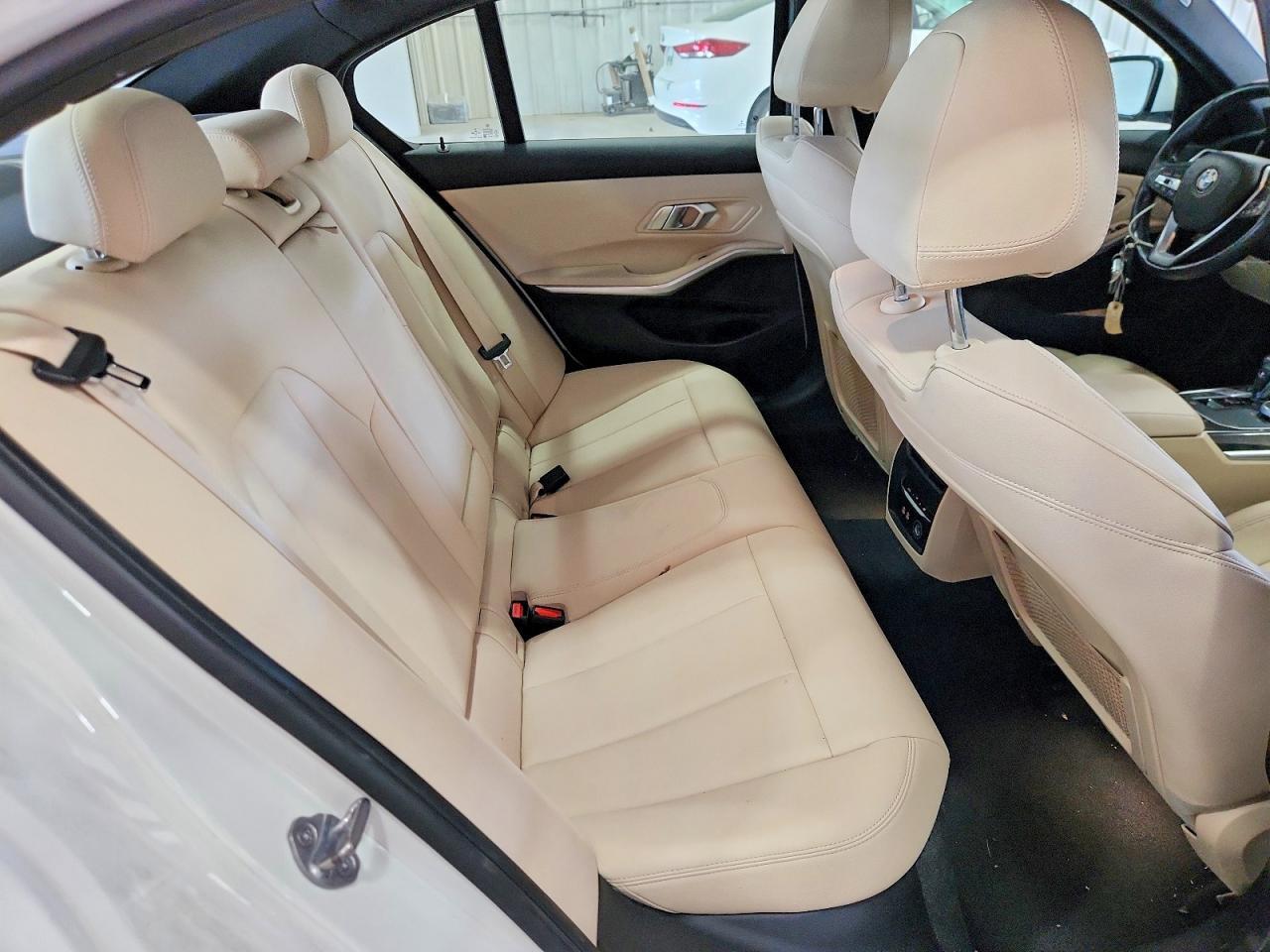 2020 BMW 330I - zdjęcie 10