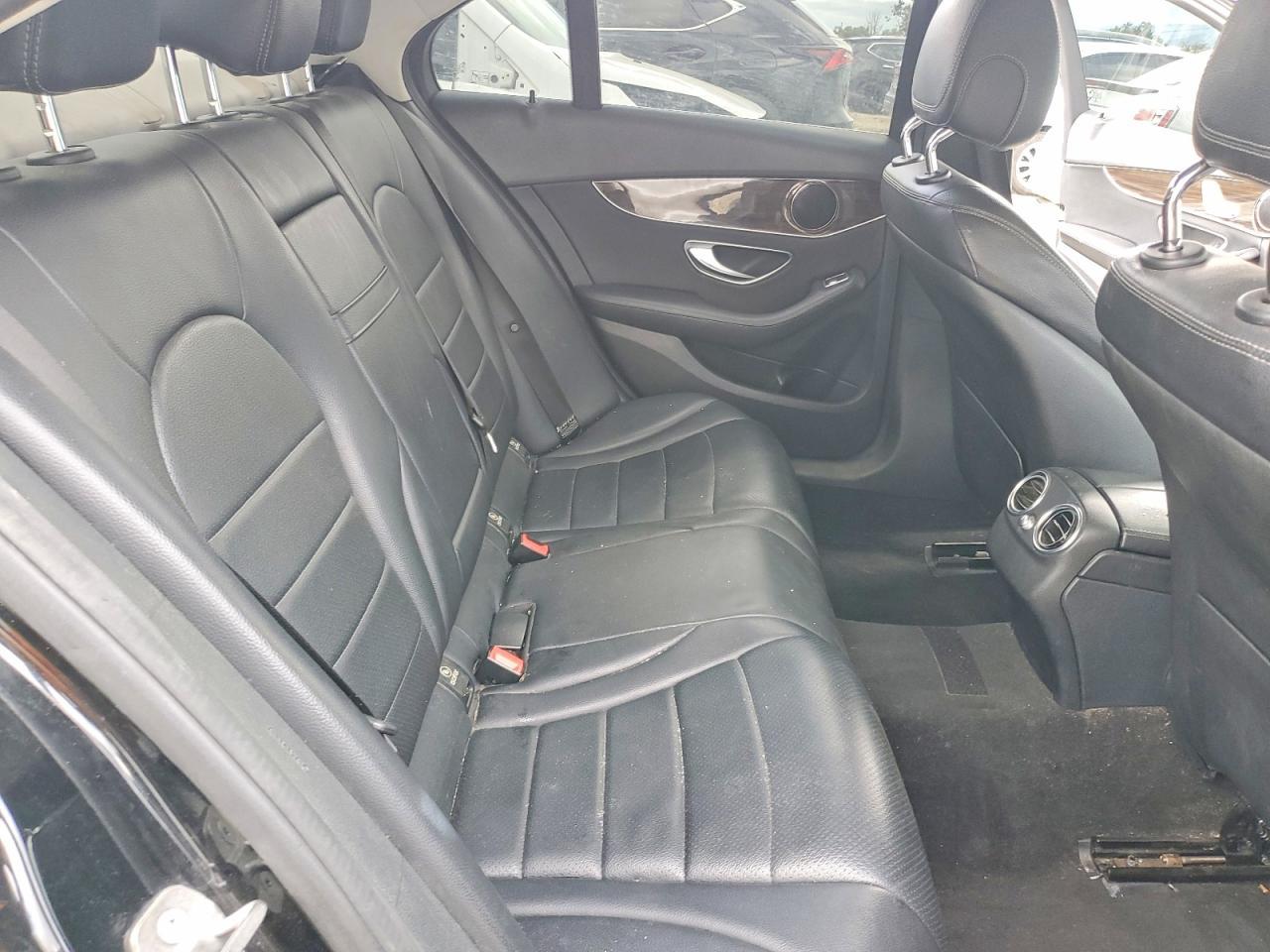 2016 Mercedes Benz C 300 - zdjęcie 10