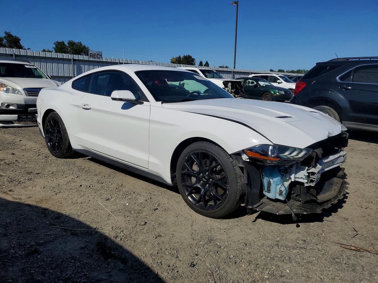 2019 Ford Mustang - zdjęcie 4