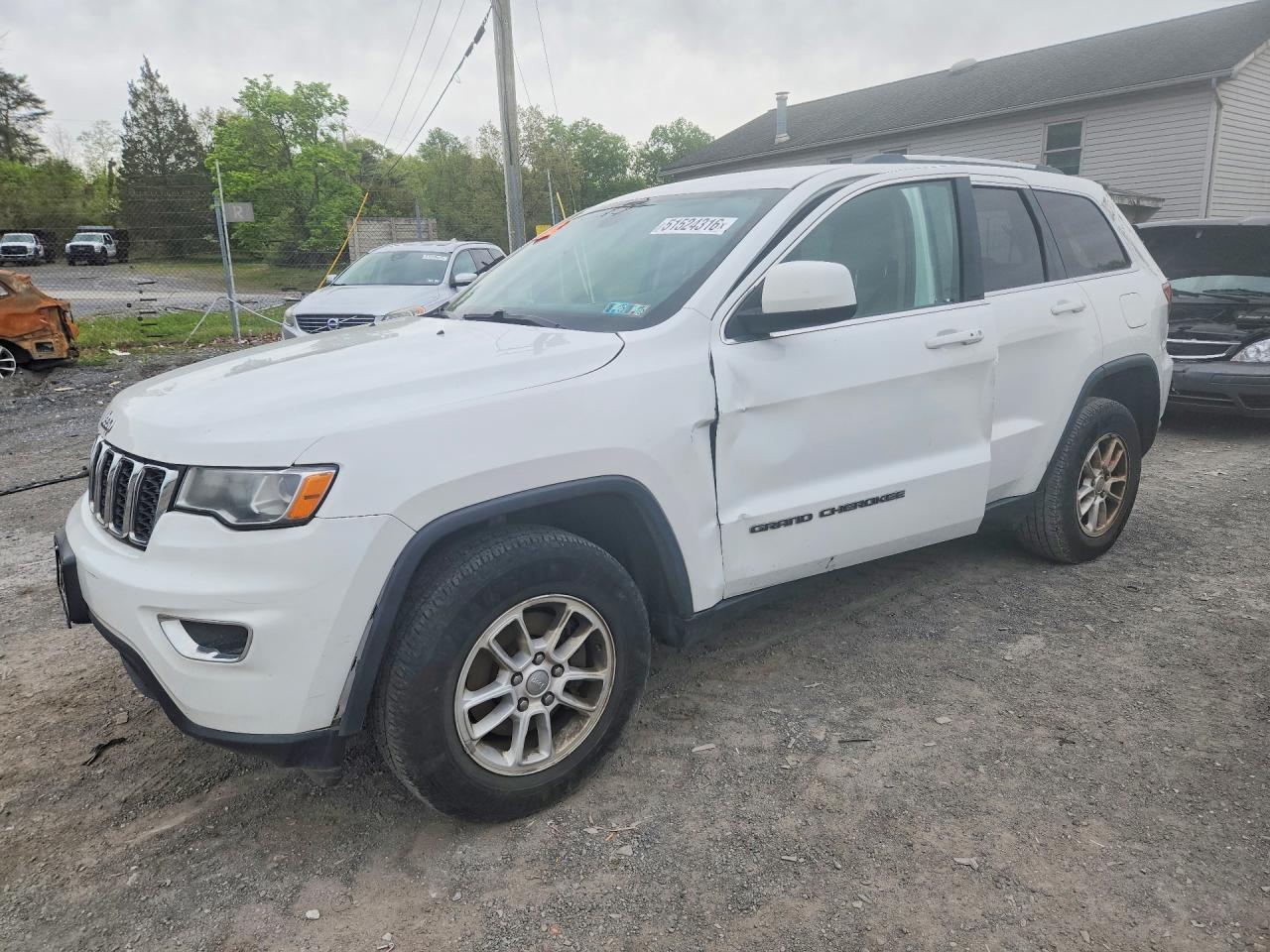 2020 Jeep Grand Cherokee Laredo - zdjęcie główne