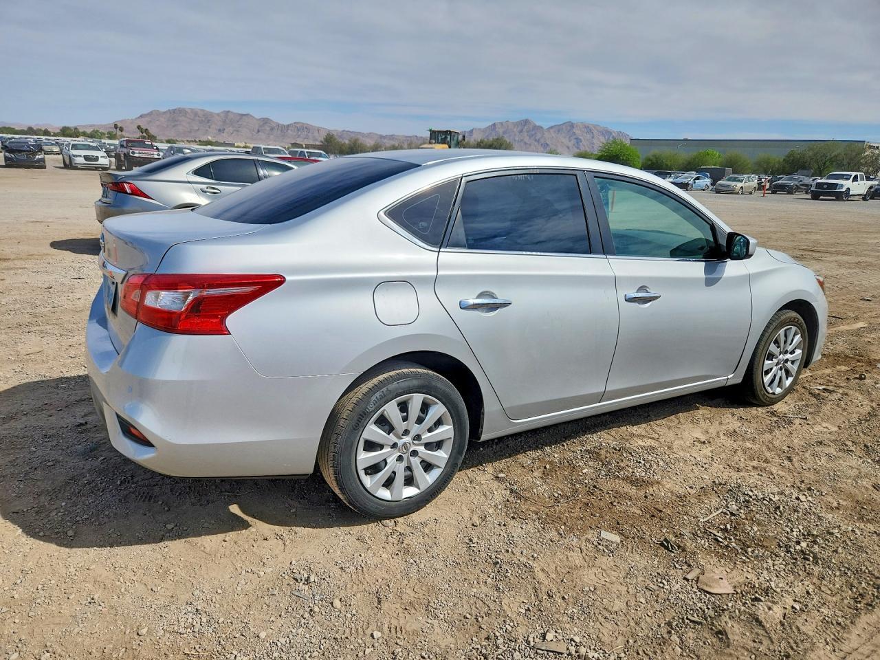 2019 Nissan Sentra S - zdjęcie 3