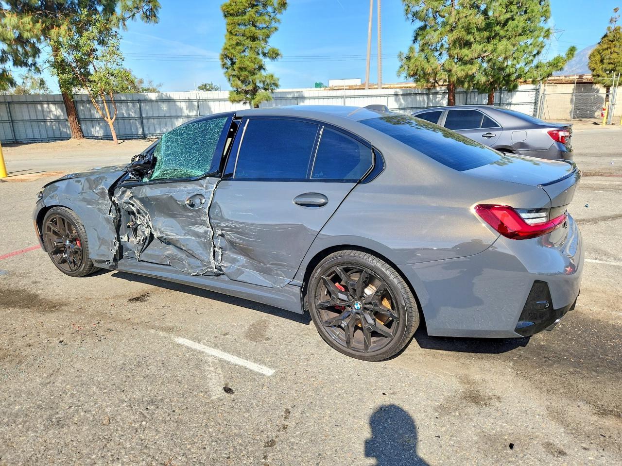 2026 BMW 330I - zdjęcie 2