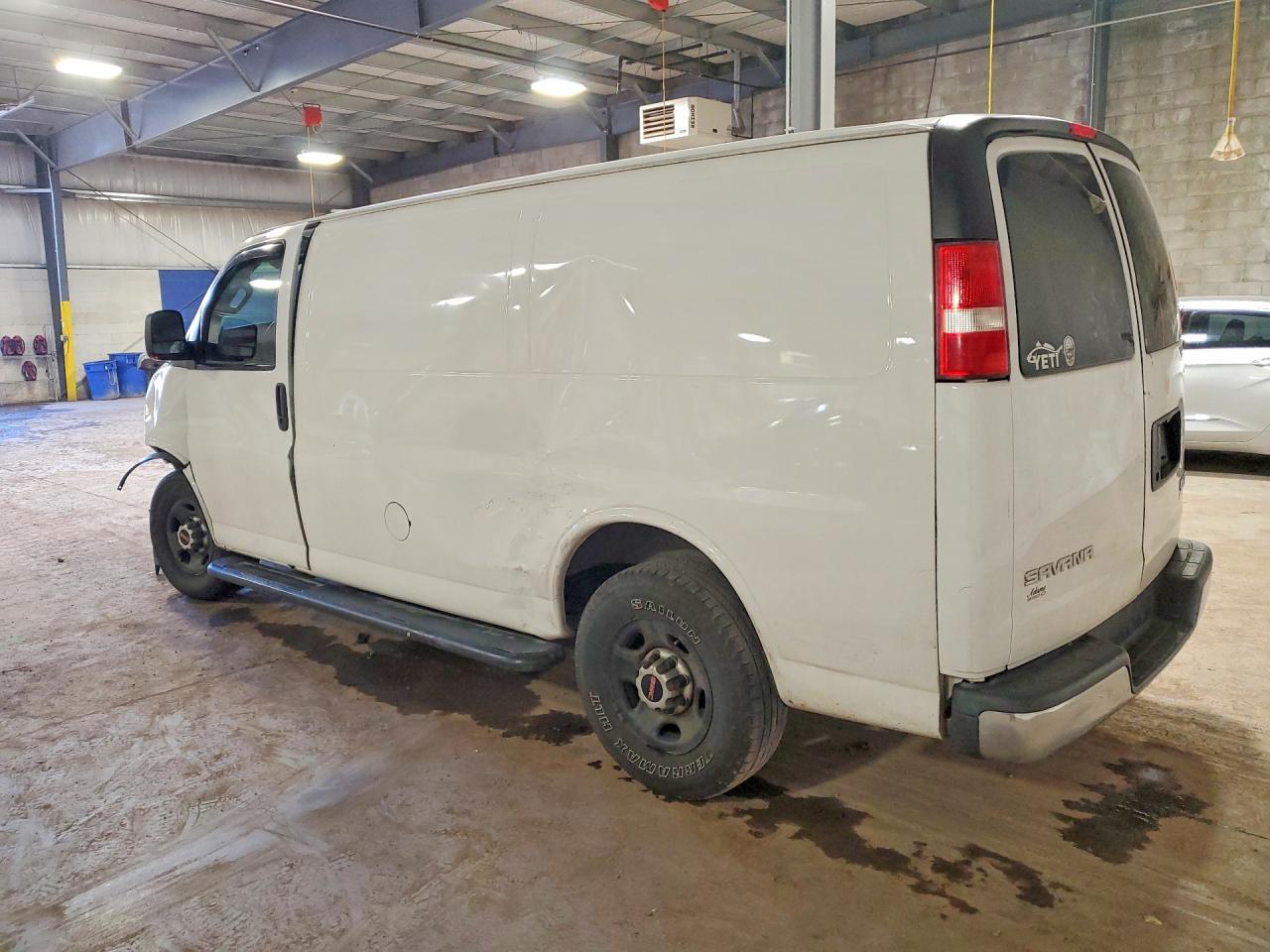 2017 GMC Savana G2500 - zdjęcie 2