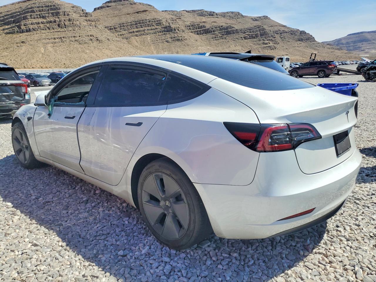 2023 Tesla Model 3 - zdjęcie 2