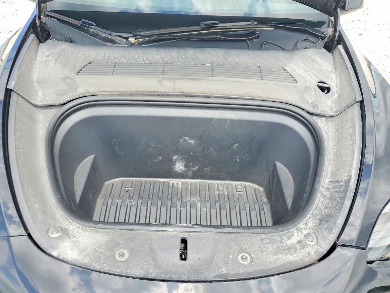 2024 Tesla Model Y - zdjęcie 12