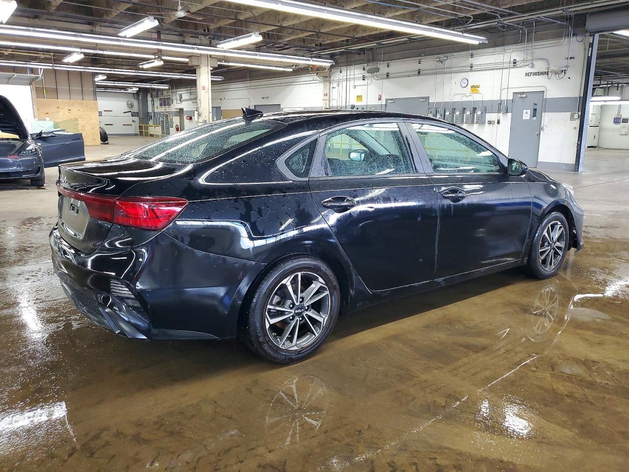 2023 Kia Forte Lxs - zdjęcie 3