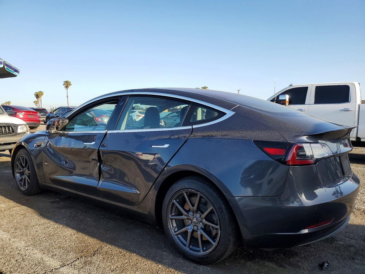 2018 Tesla Model 3 - zdjęcie 2