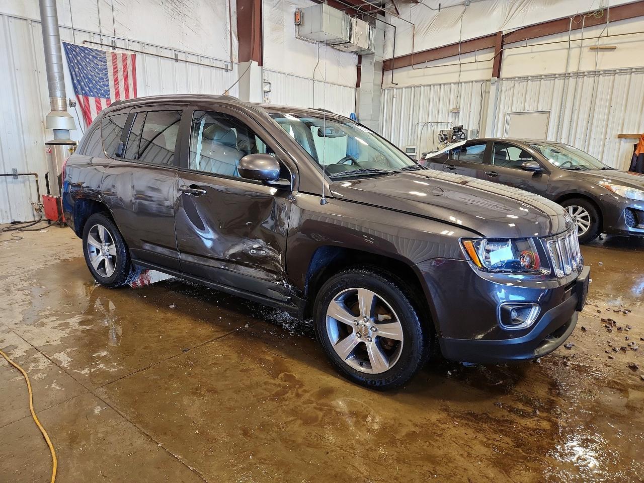 2016 Jeep Compass Latitude - zdjęcie 4