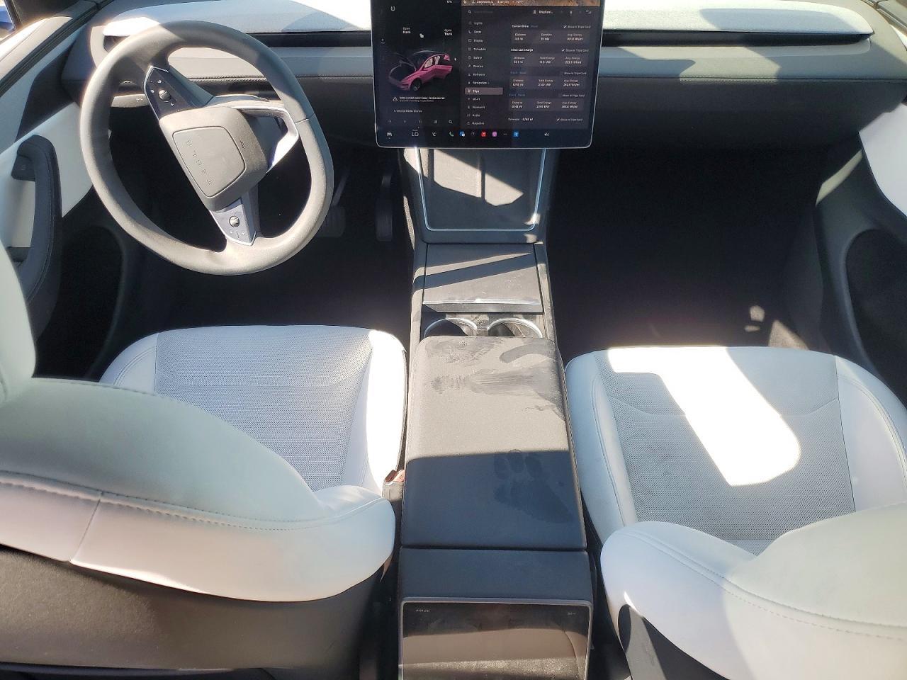 2026 Tesla Model Y - zdjęcie 8