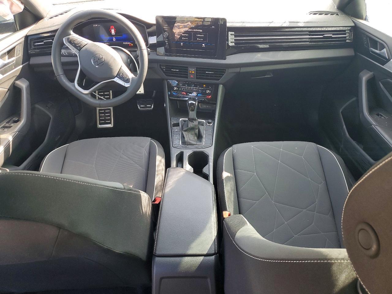 2026 Volkswagen Jetta Sport - zdjęcie 8